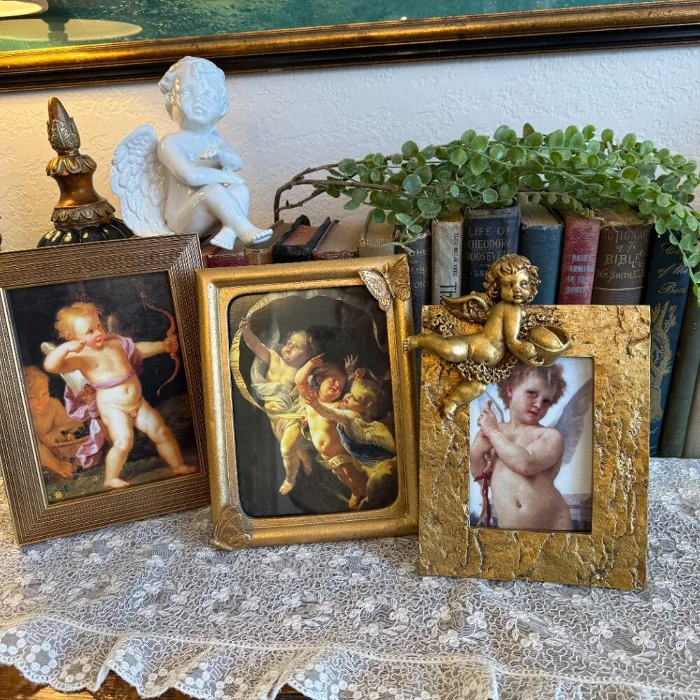 ❤️SOLD❤️3 Vintage Gold Frames with Angel Pictures - Picture 6 of 17
